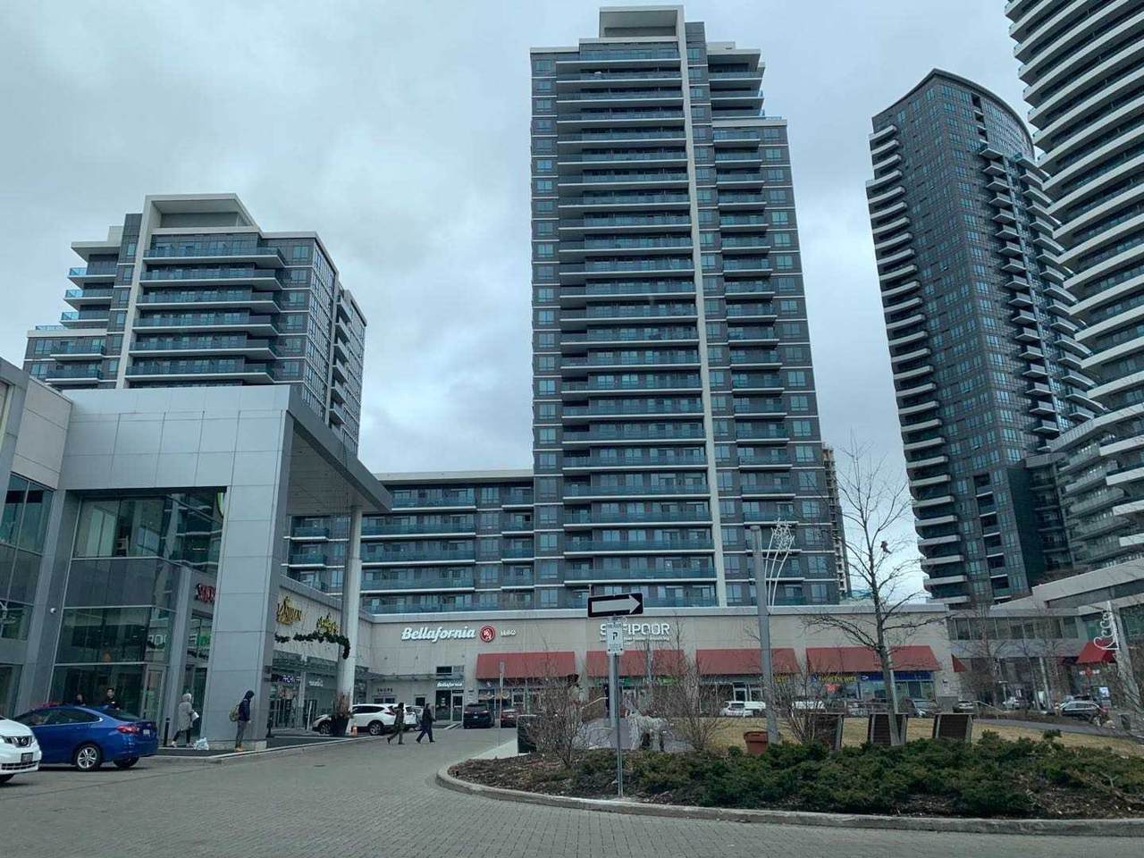 7181 Yonge St - Photo 1