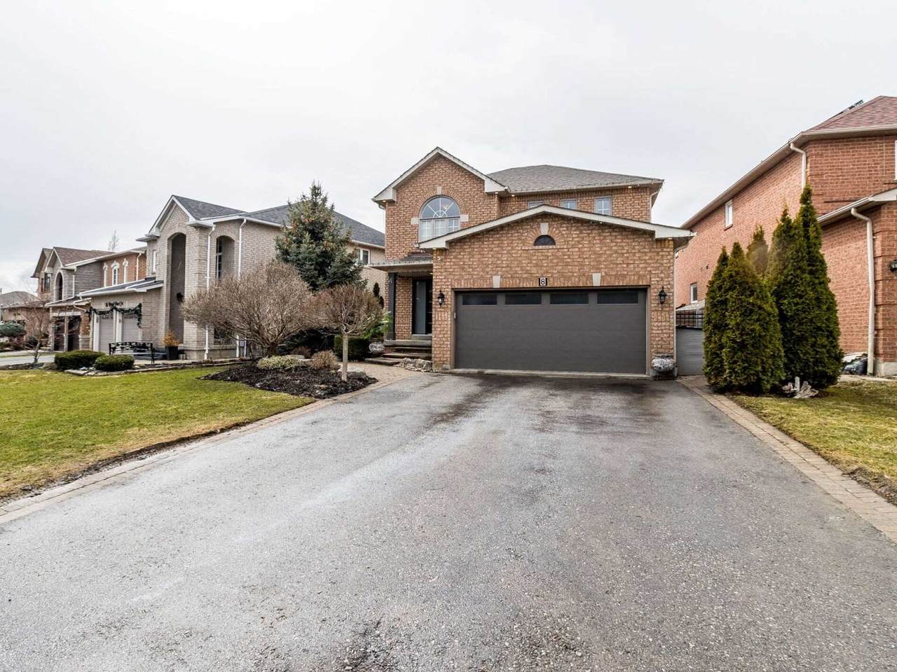8 Regal Pine Crt - Photo 1