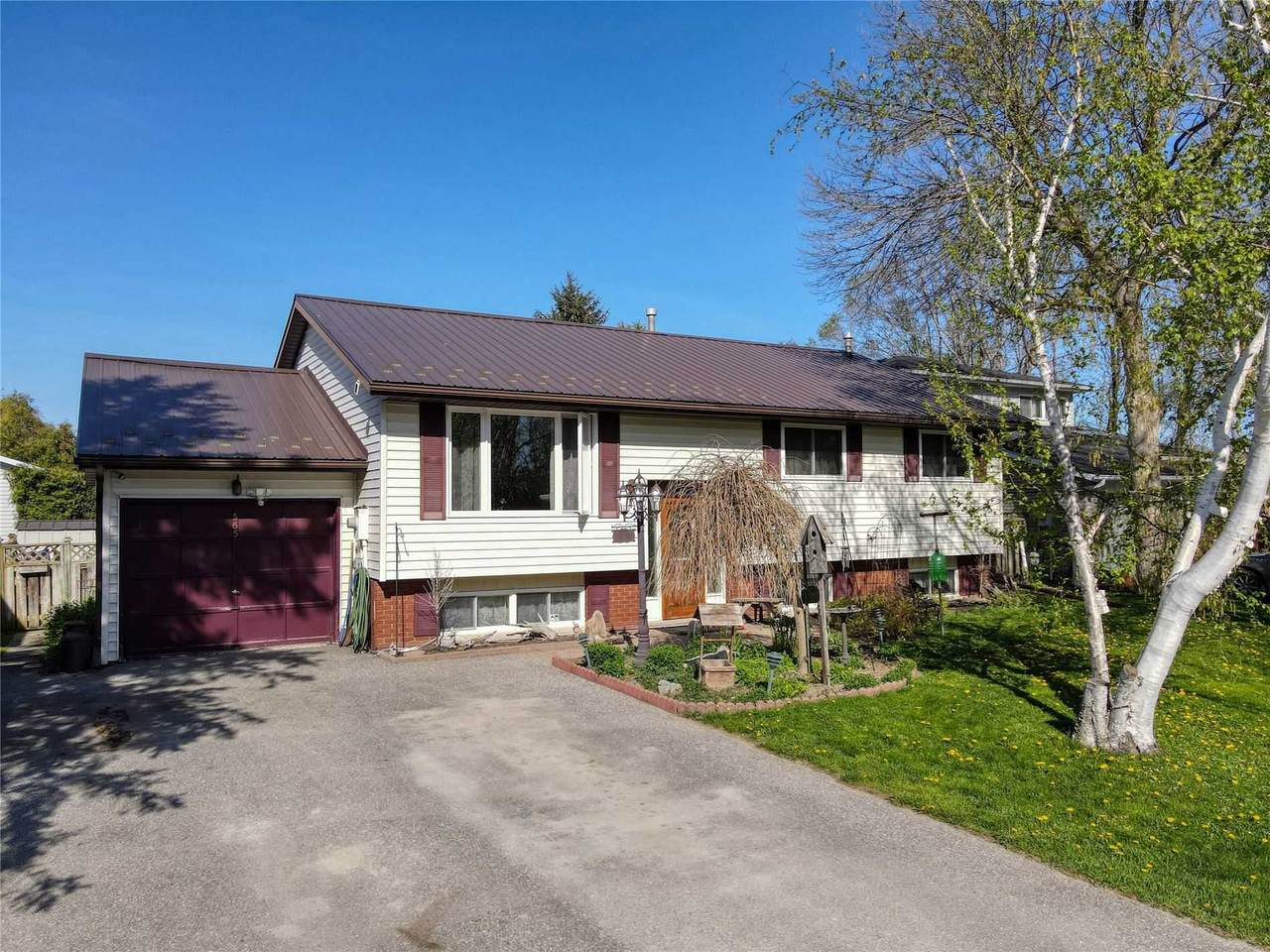 565 Highland Cres - Photo 1