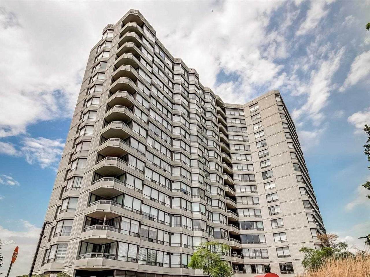 7460 Bathurst St - Photo 1