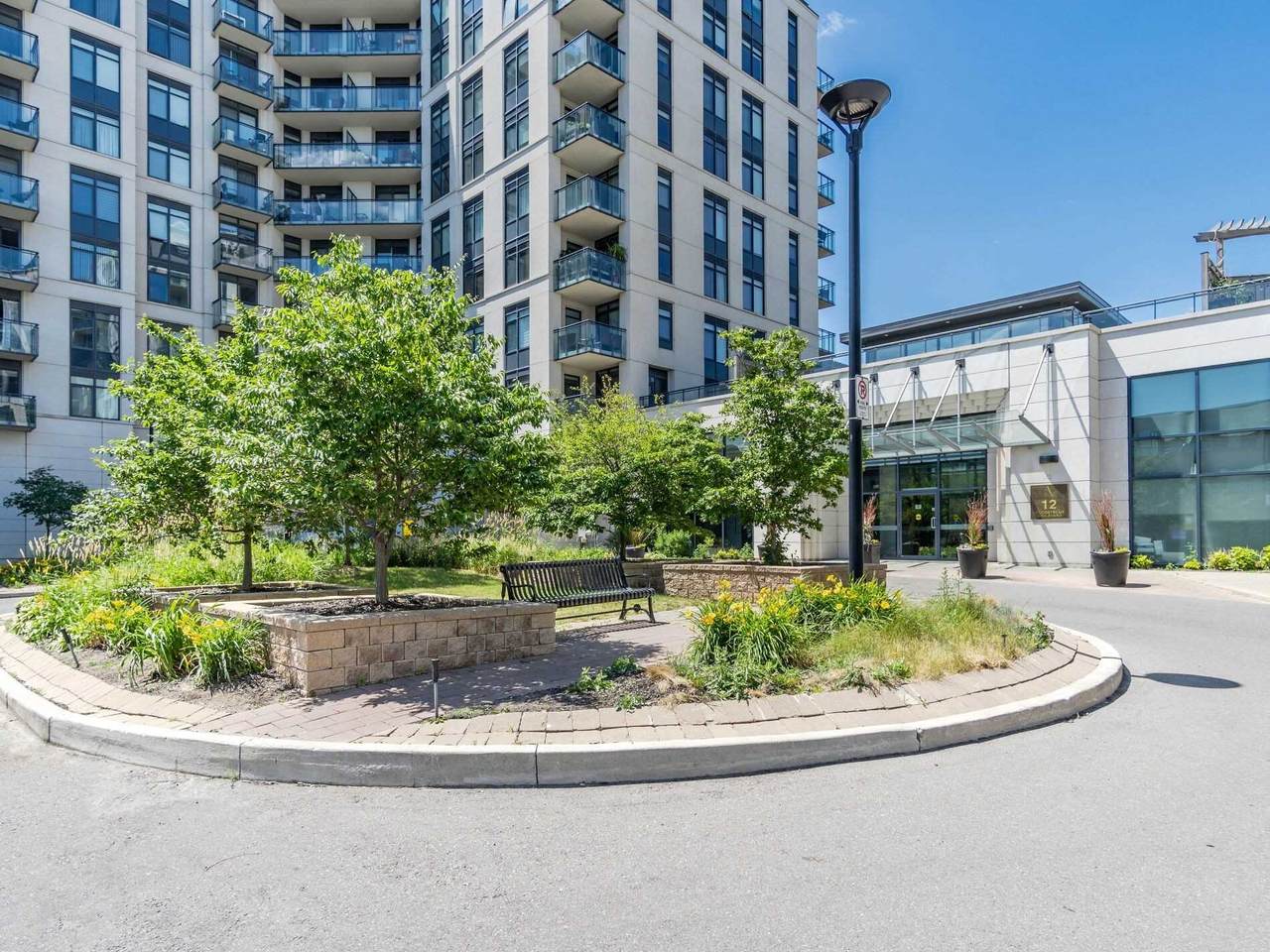 12 Woodstream Blvd - Photo 1