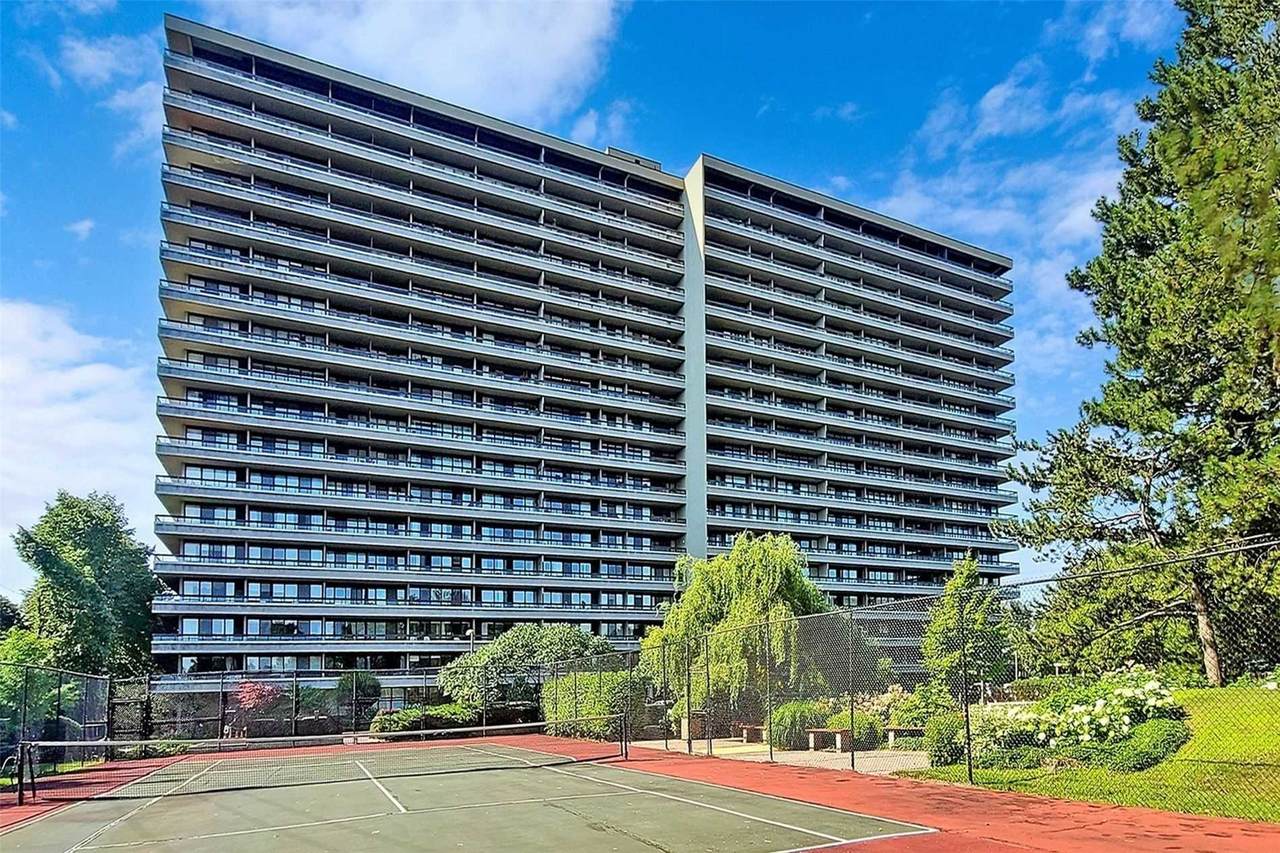 8111 Yonge St - Photo 1