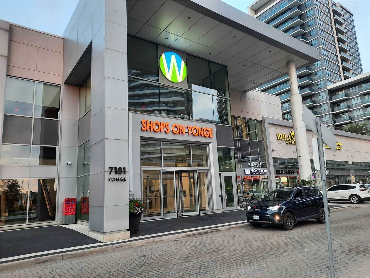 7181 Yonge St - Photo 1
