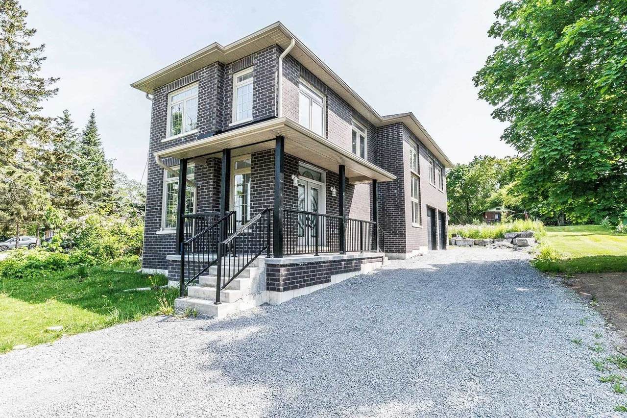 637 Simcoe St - Photo 1