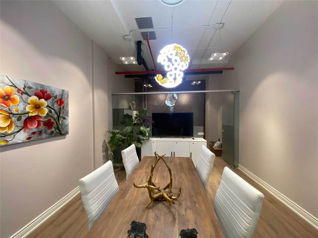 7181 Yonge St - Photo 1