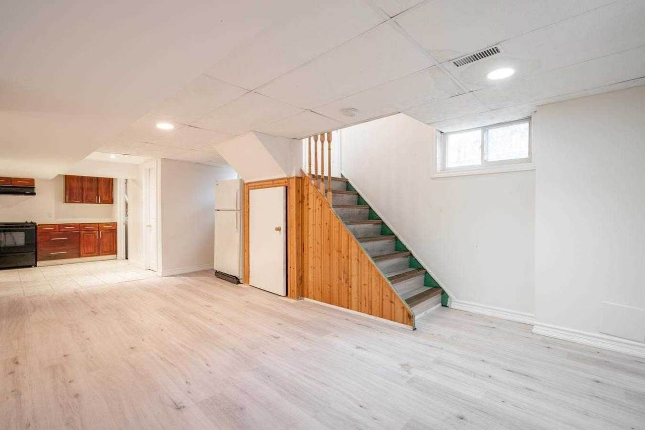 46 Collins Cres - Photo 1