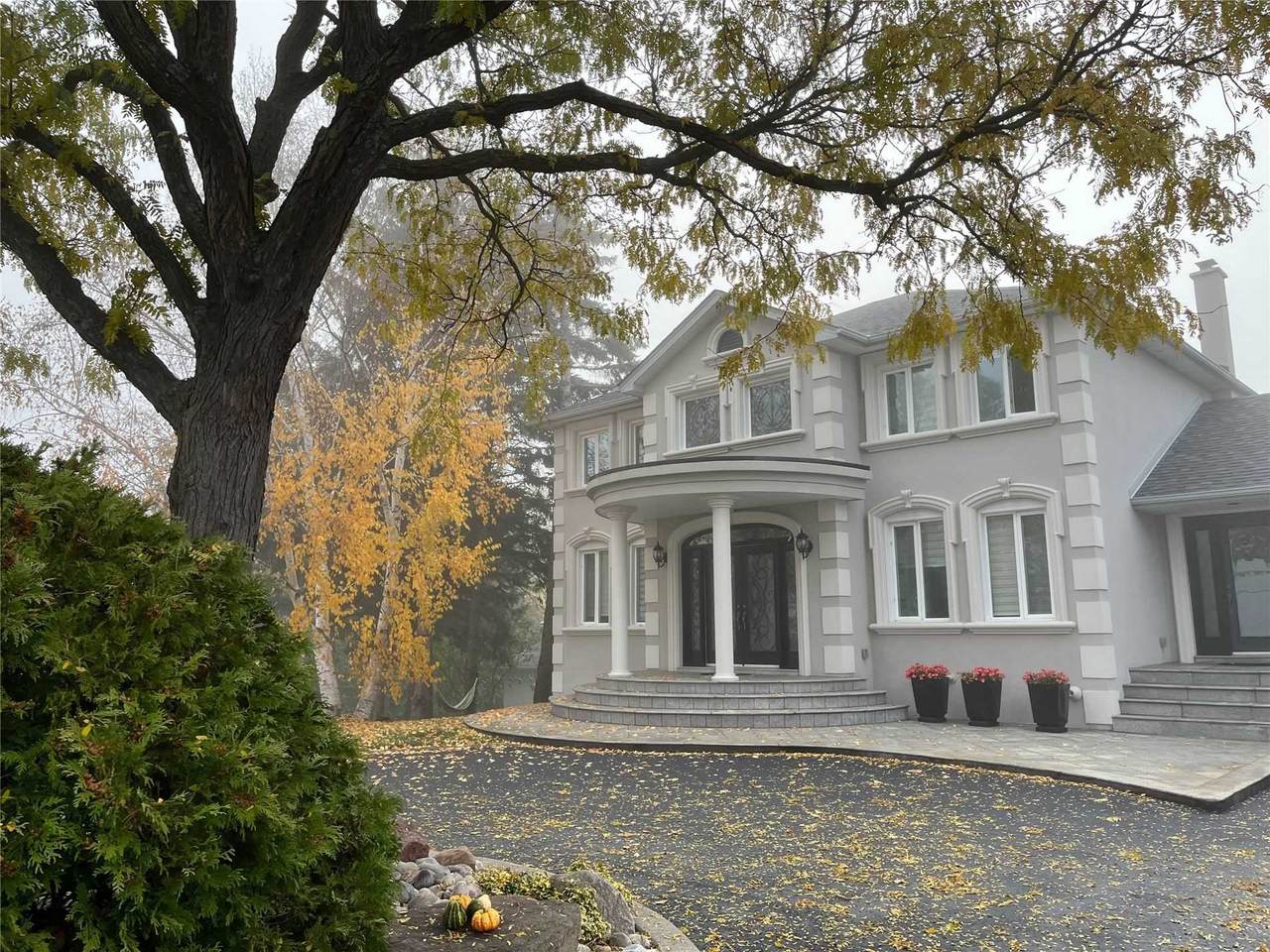301 Harris Ave - Photo 1