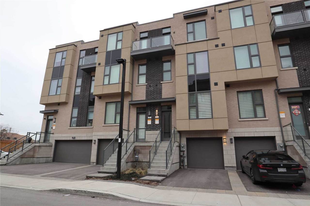 211 Smallwood Circ - Photo 1