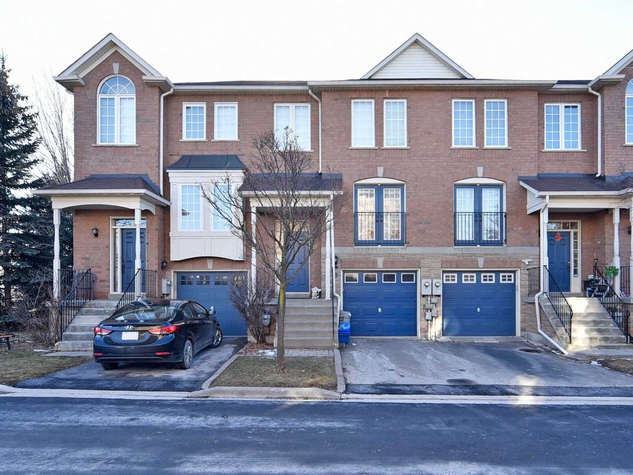 19 Foxchase Ave - Photo 1
