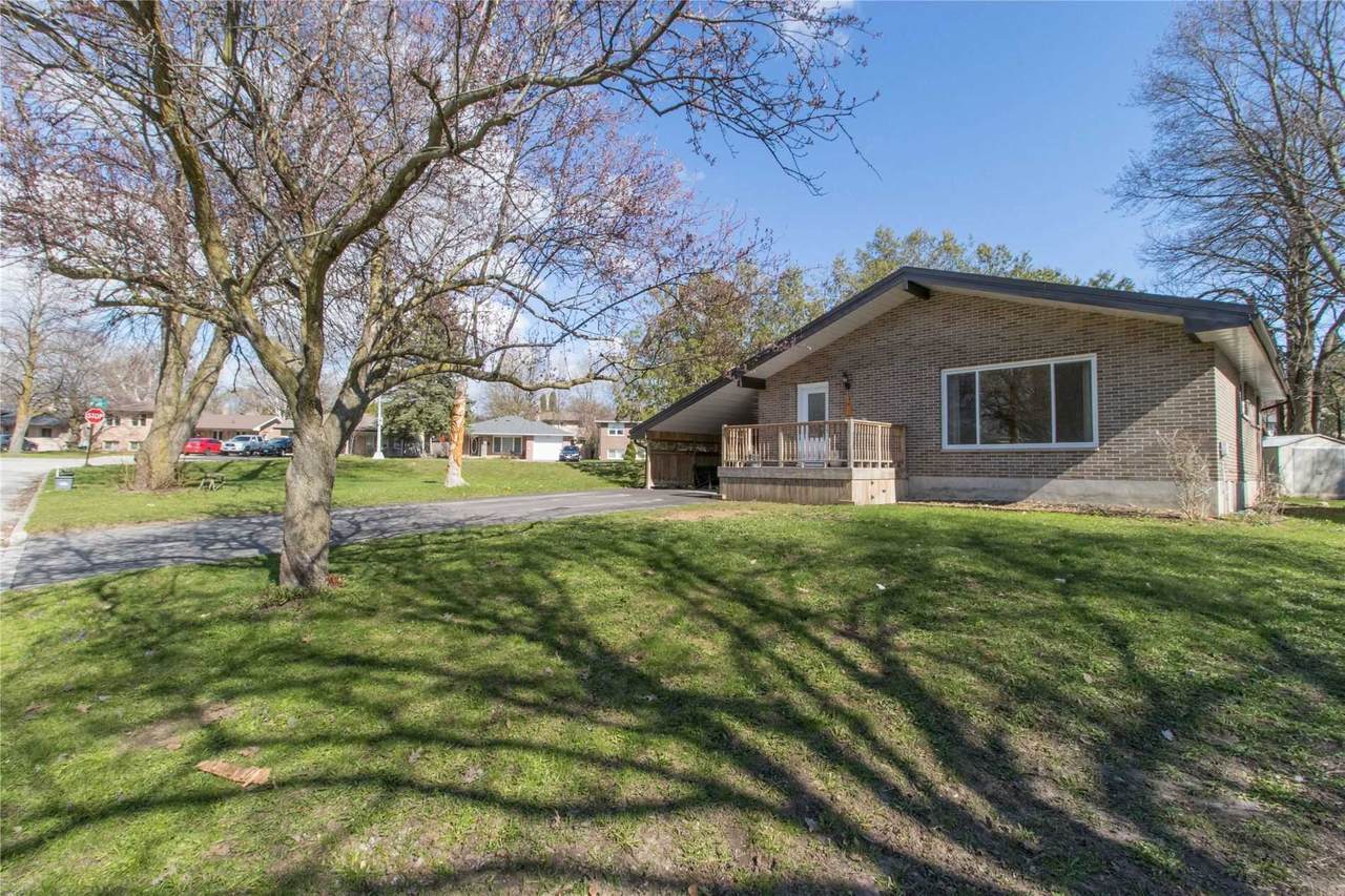19 Howard Cres - Photo 1