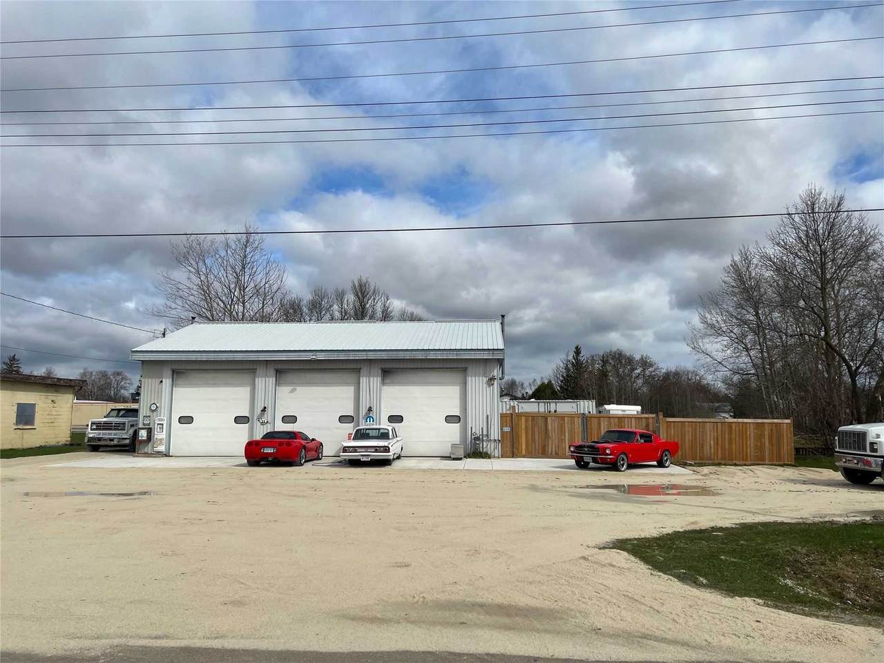 212 Beech St - Photo 1
