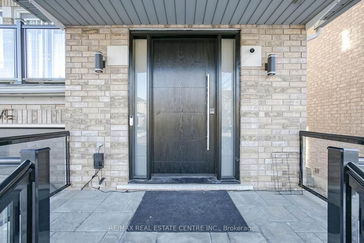 https://bt-photos.global.ssl.fastly.net/toronto/1280_boomver_1_W12018186-1.jpg