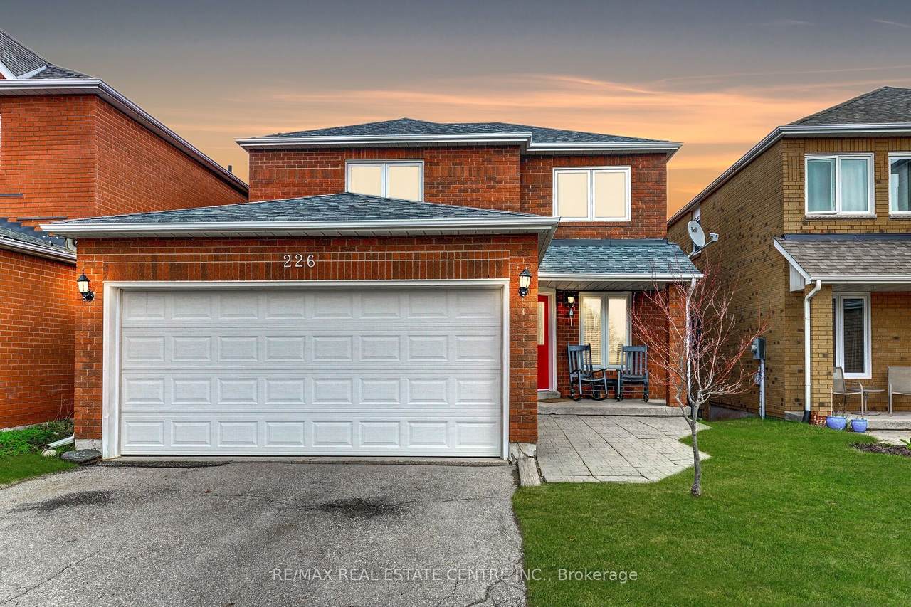 226 Howard Crescent - Photo 1