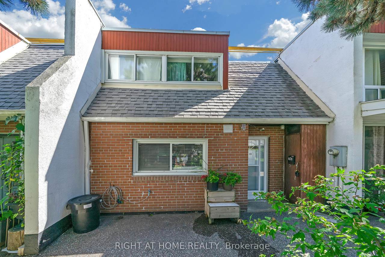 2901 Jane Street - Photo 1