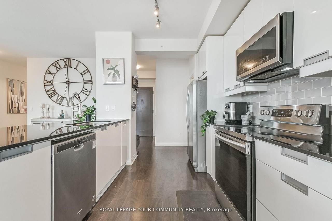 75 Eglinton Avenue - Photo 1