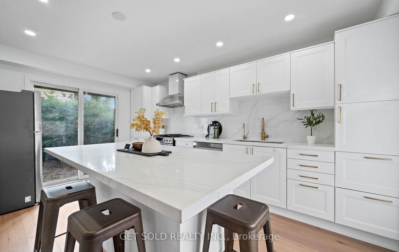 36 Shalom Crescent - Photo 1