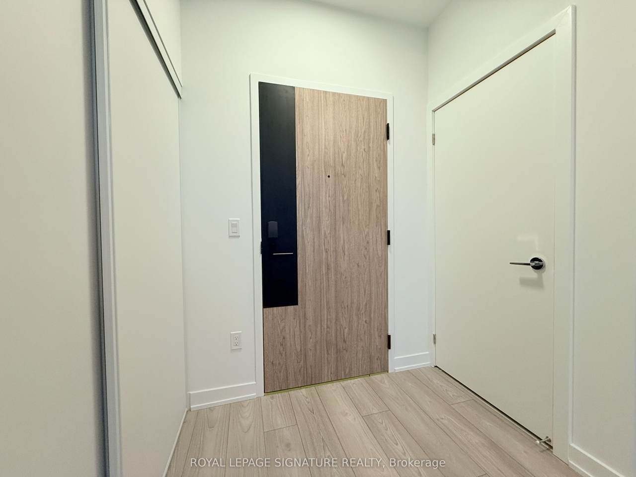 1007 The Queensway N/A - Photo 1