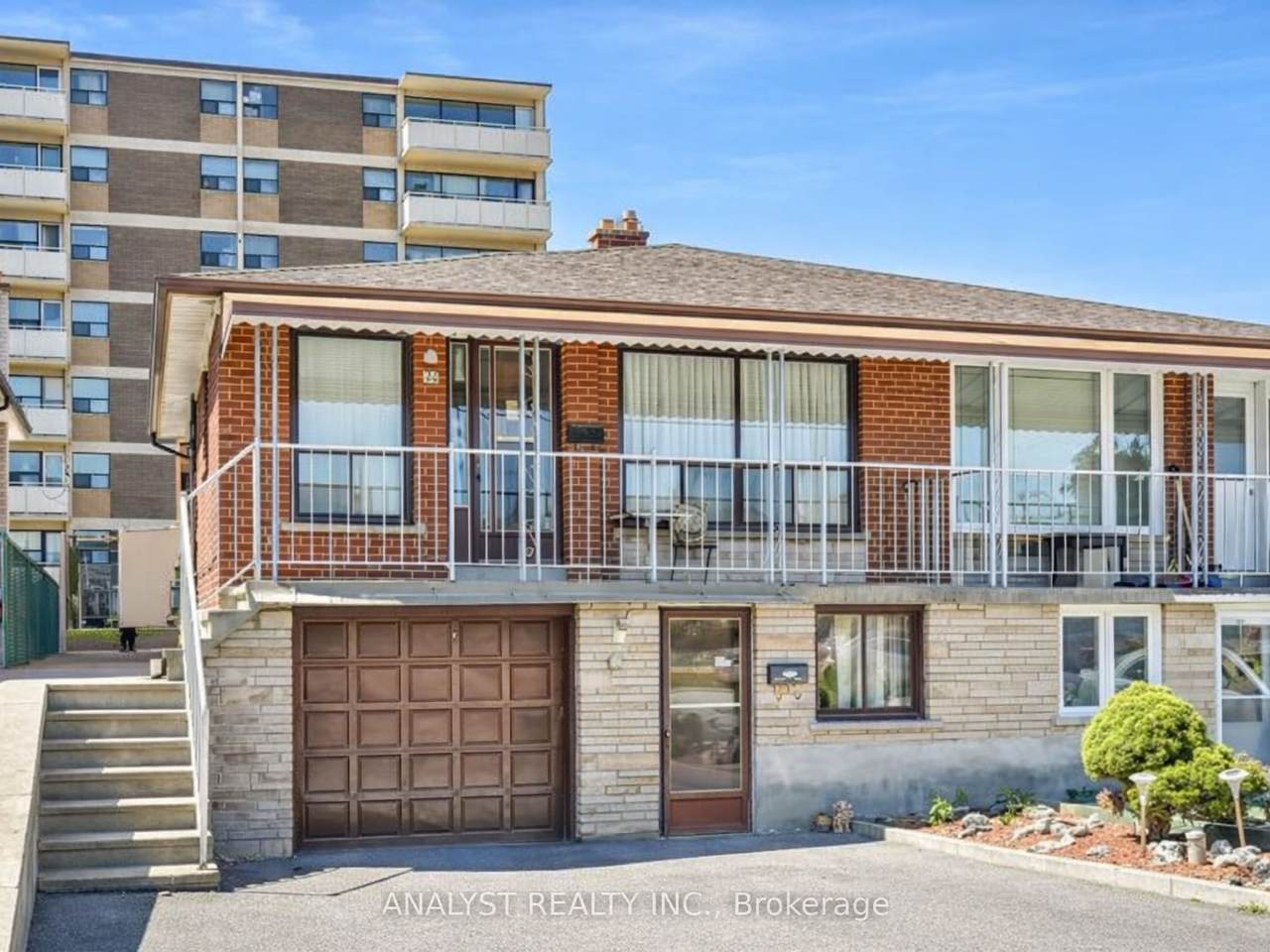 20 Goldcrest Boulevard - Photo 1