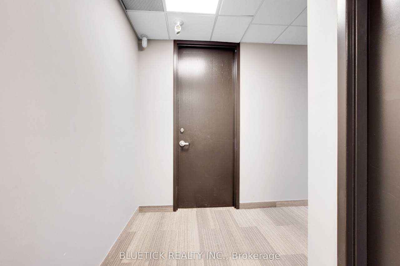 https://bt-photos.global.ssl.fastly.net/toronto/1280_boomver_1_W12828270-1.jpg