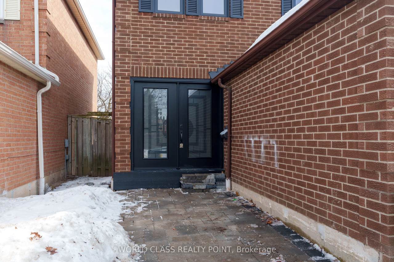 https://bt-photos.global.ssl.fastly.net/toronto/1280_boomver_1_W12846072-1.jpg