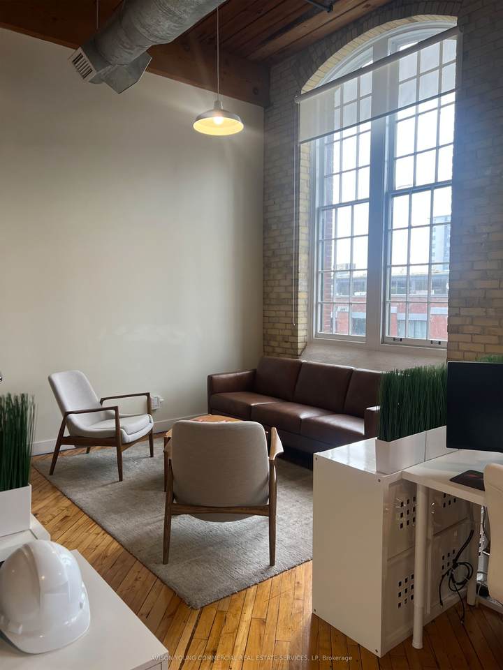 67 Mowat Avenue - Photo 1