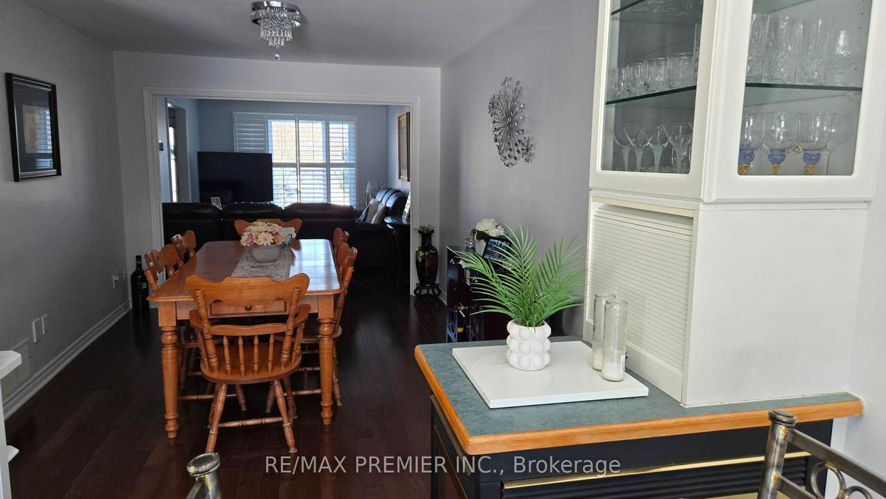 https://bt-photos.global.ssl.fastly.net/toronto/1280_boomver_1_W12852394-1.jpg