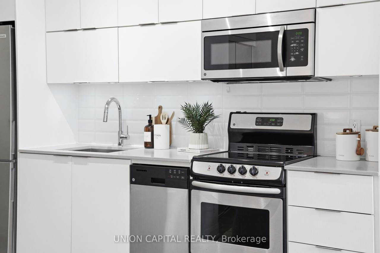 https://bt-photos.global.ssl.fastly.net/toronto/1280_boomver_1_W12861428-1.jpg