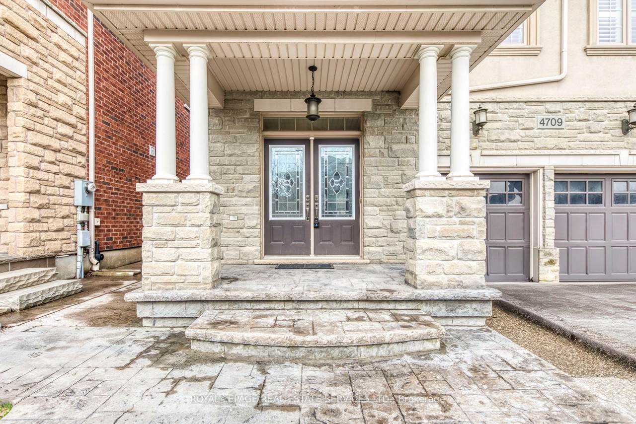https://bt-photos.global.ssl.fastly.net/toronto/1280_boomver_1_W12948052-1.jpg