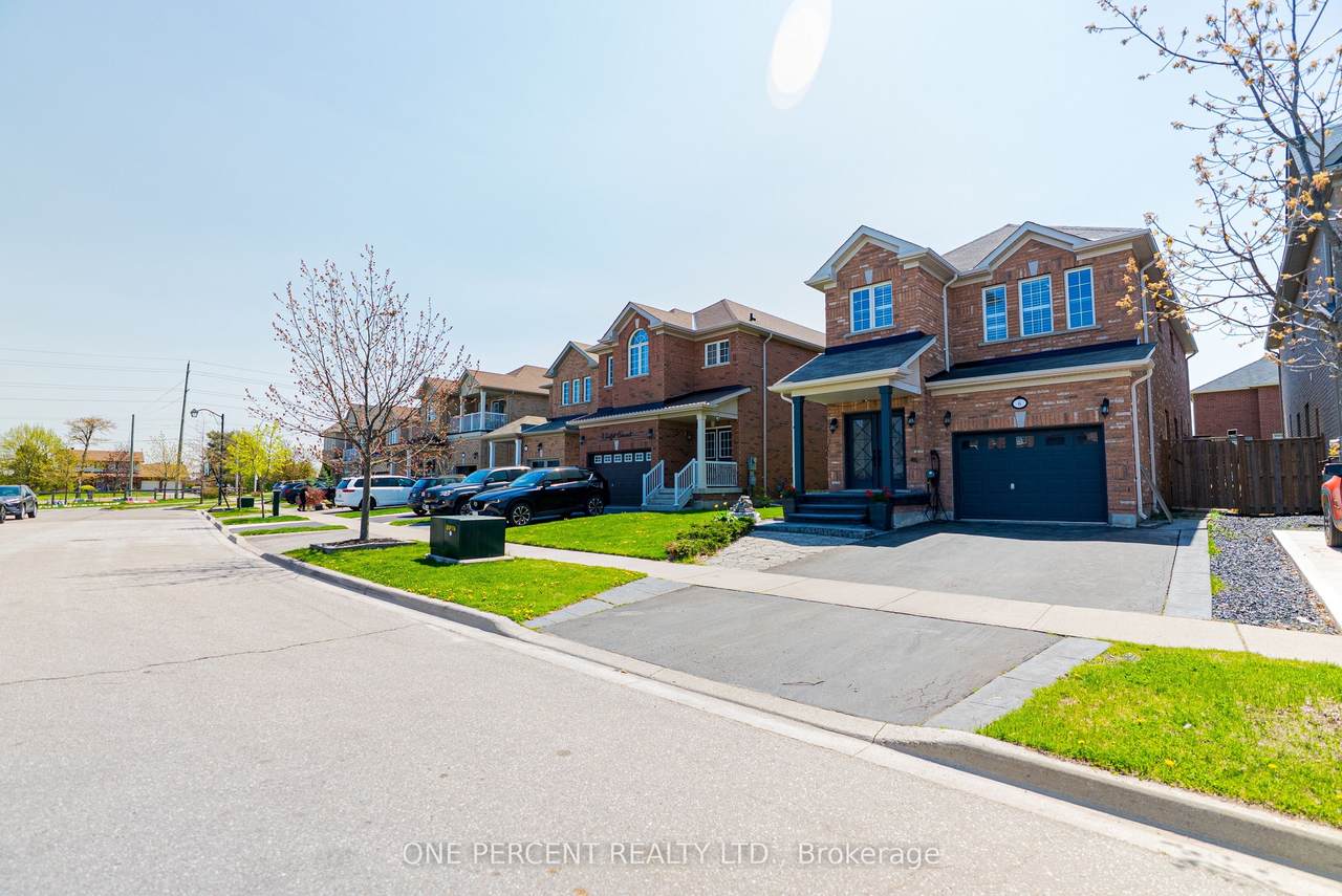 https://bt-photos.global.ssl.fastly.net/toronto/1280_boomver_1_W12949212-1.jpg