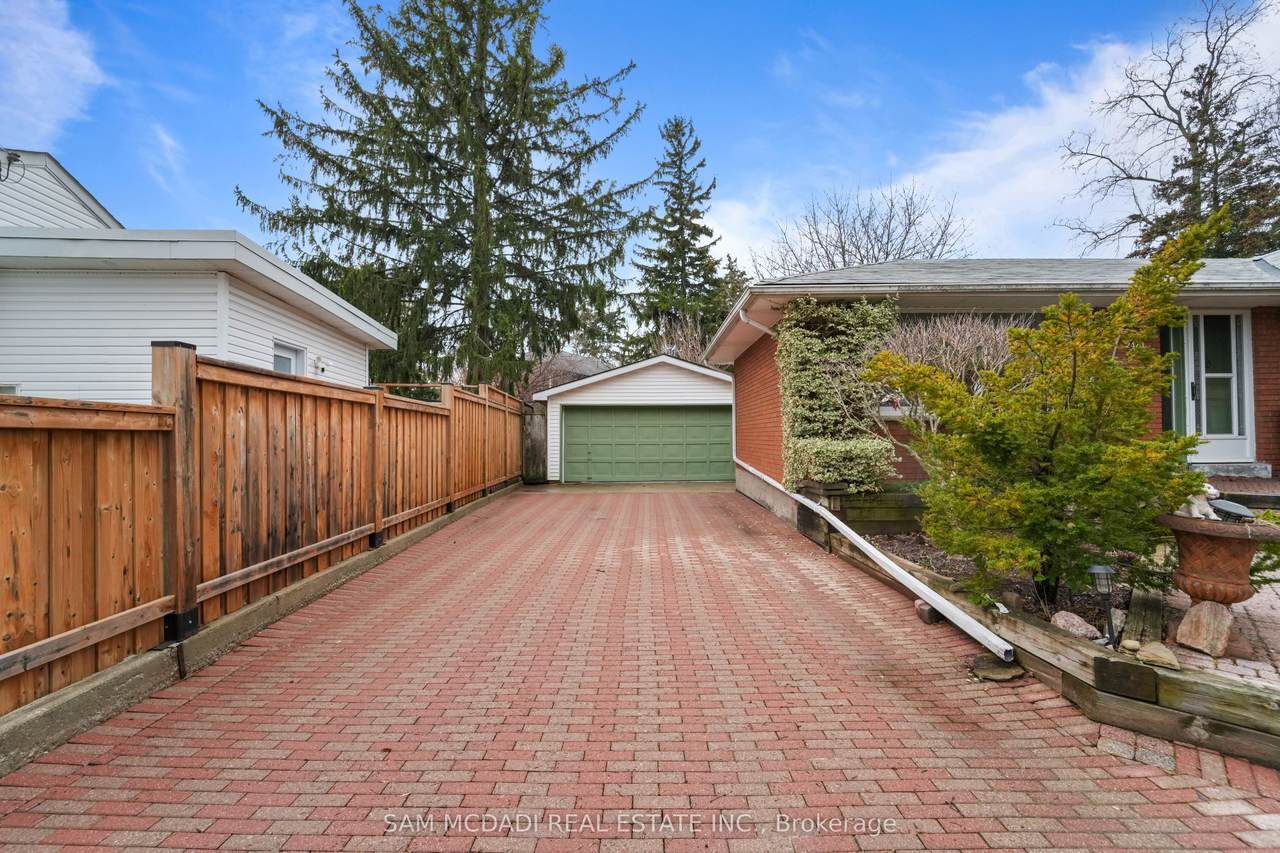 2470 Meadowood Crescent - Photo 1