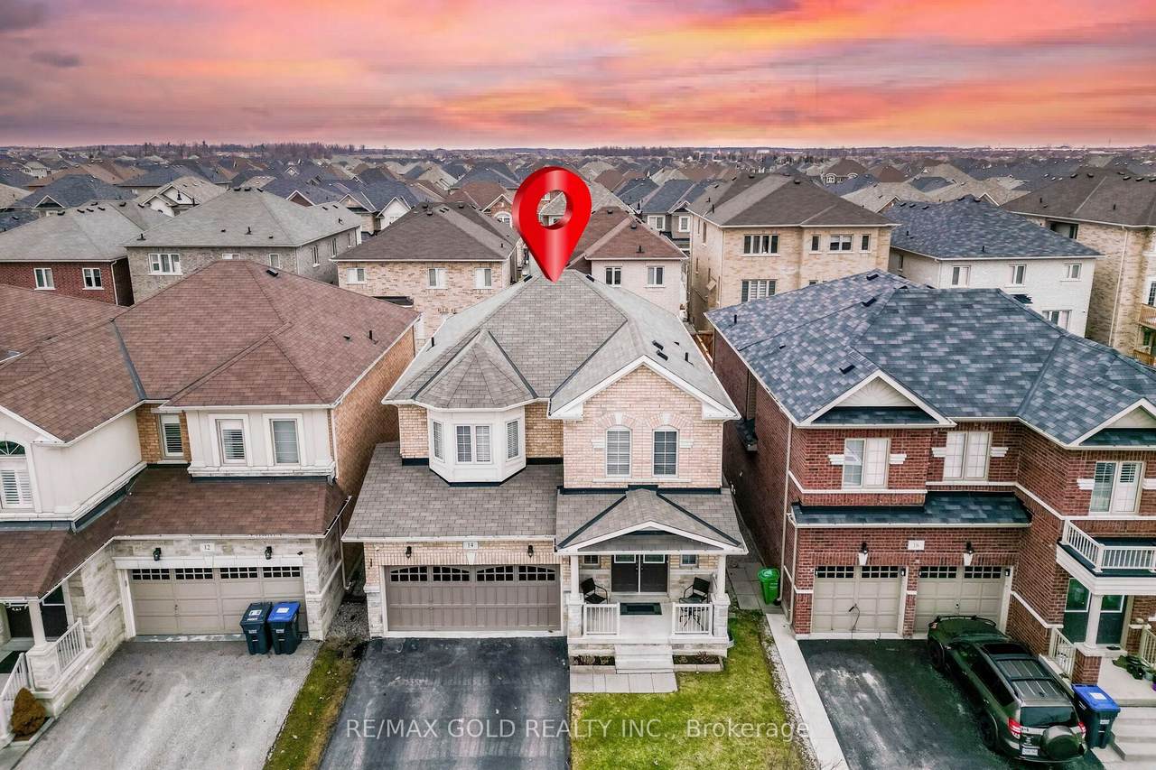 14 Lloyd Crescent - Photo 1