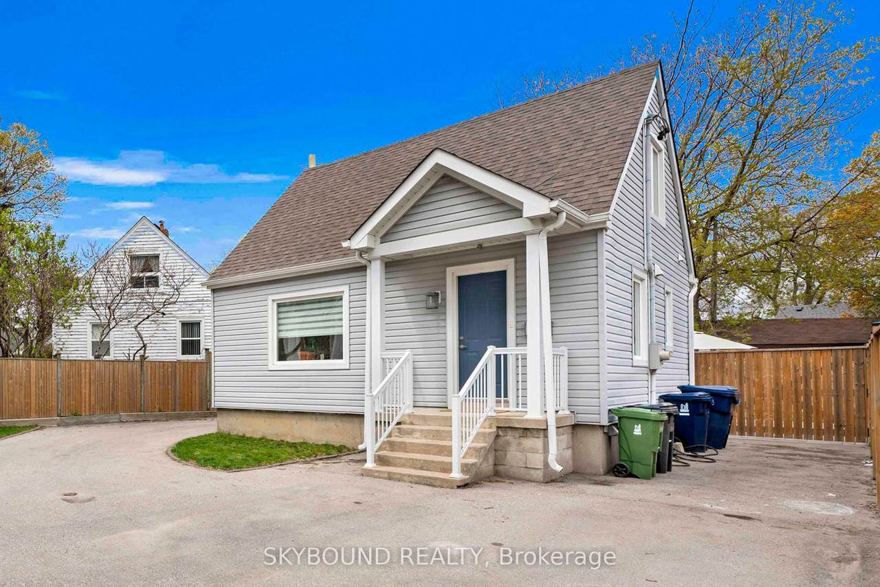 https://bt-photos.global.ssl.fastly.net/toronto/1280_boomver_1_W12960658-1.jpg