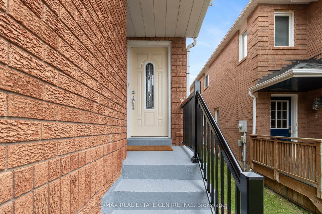 https://bt-photos.global.ssl.fastly.net/toronto/1280_boomver_1_W13006988-1.jpg