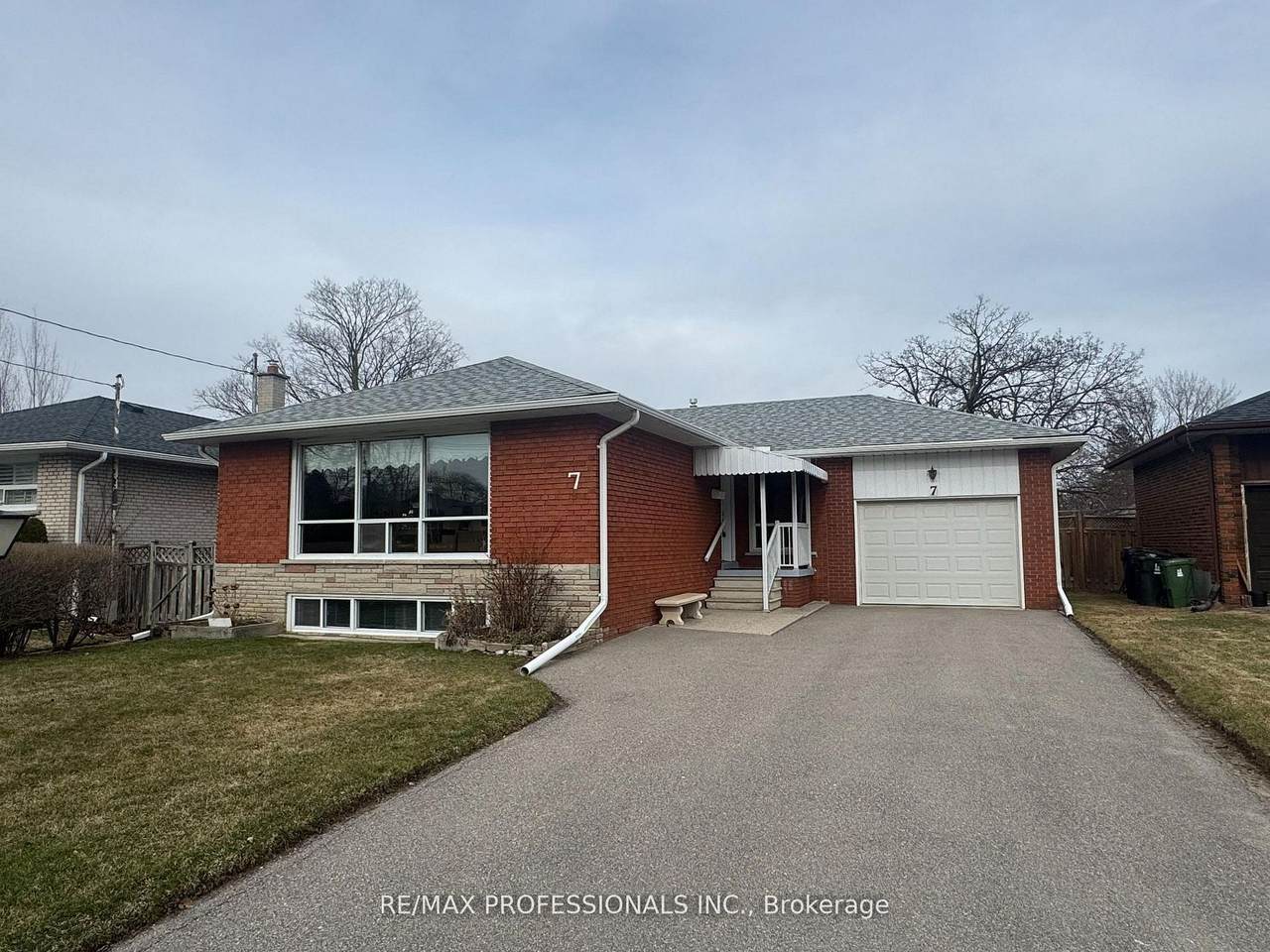 7 Pettit Drive - Photo 1