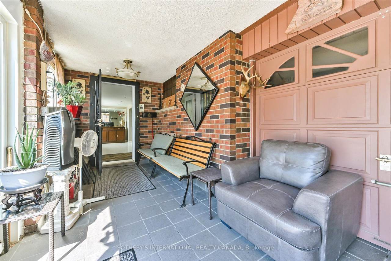 https://bt-photos.global.ssl.fastly.net/toronto/1280_boomver_1_W13007492-1.jpg
