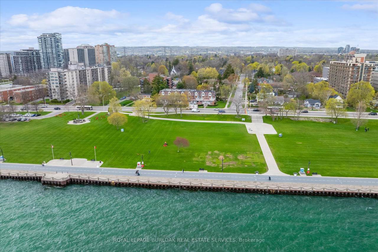 https://bt-photos.global.ssl.fastly.net/toronto/1280_boomver_1_W13083246-1.jpg