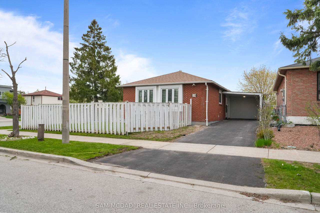 19 Shalom Crescent - Photo 1