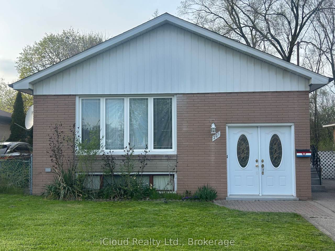 201 Thistle Down Boulevard - Photo 1