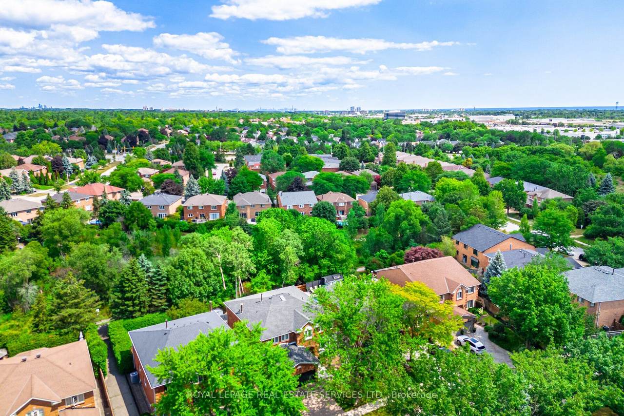 https://bt-photos.global.ssl.fastly.net/toronto/1280_boomver_1_W13089840-1.jpg