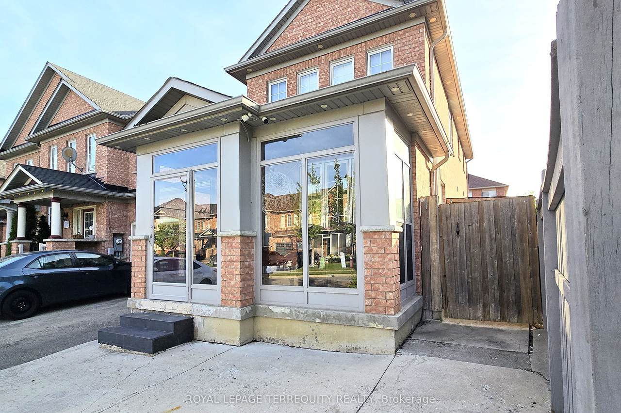 https://bt-photos.global.ssl.fastly.net/toronto/1280_boomver_1_W13235976-1.jpg