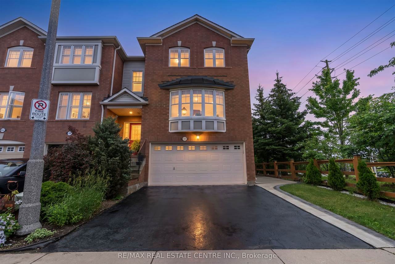 https://bt-photos.global.ssl.fastly.net/toronto/1280_boomver_1_W13486954-1.jpg