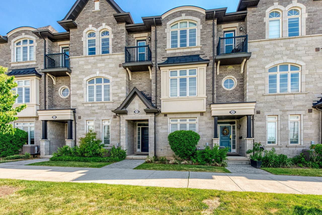 https://bt-photos.global.ssl.fastly.net/toronto/1280_boomver_1_W13507086-1.jpg
