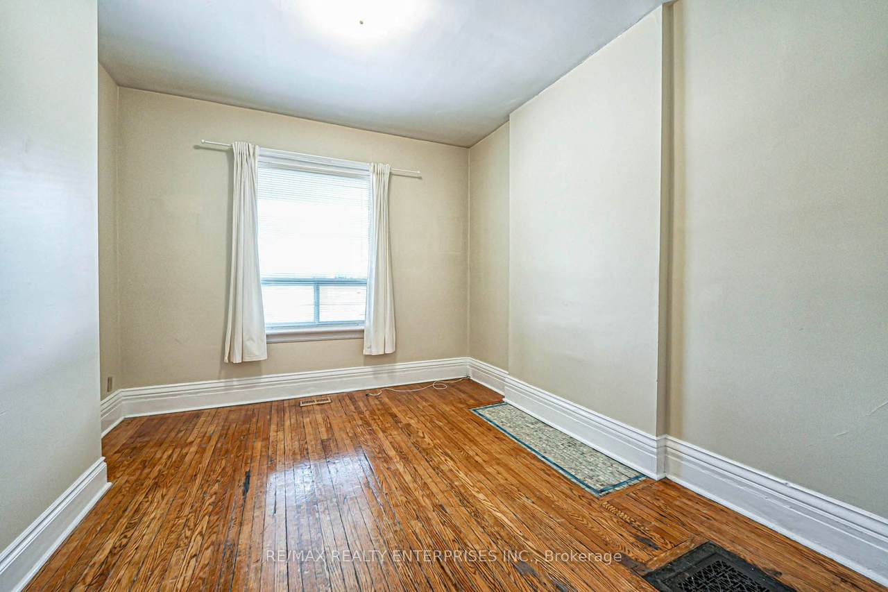 https://bt-photos.global.ssl.fastly.net/toronto/1280_boomver_1_W13513340-1.jpg