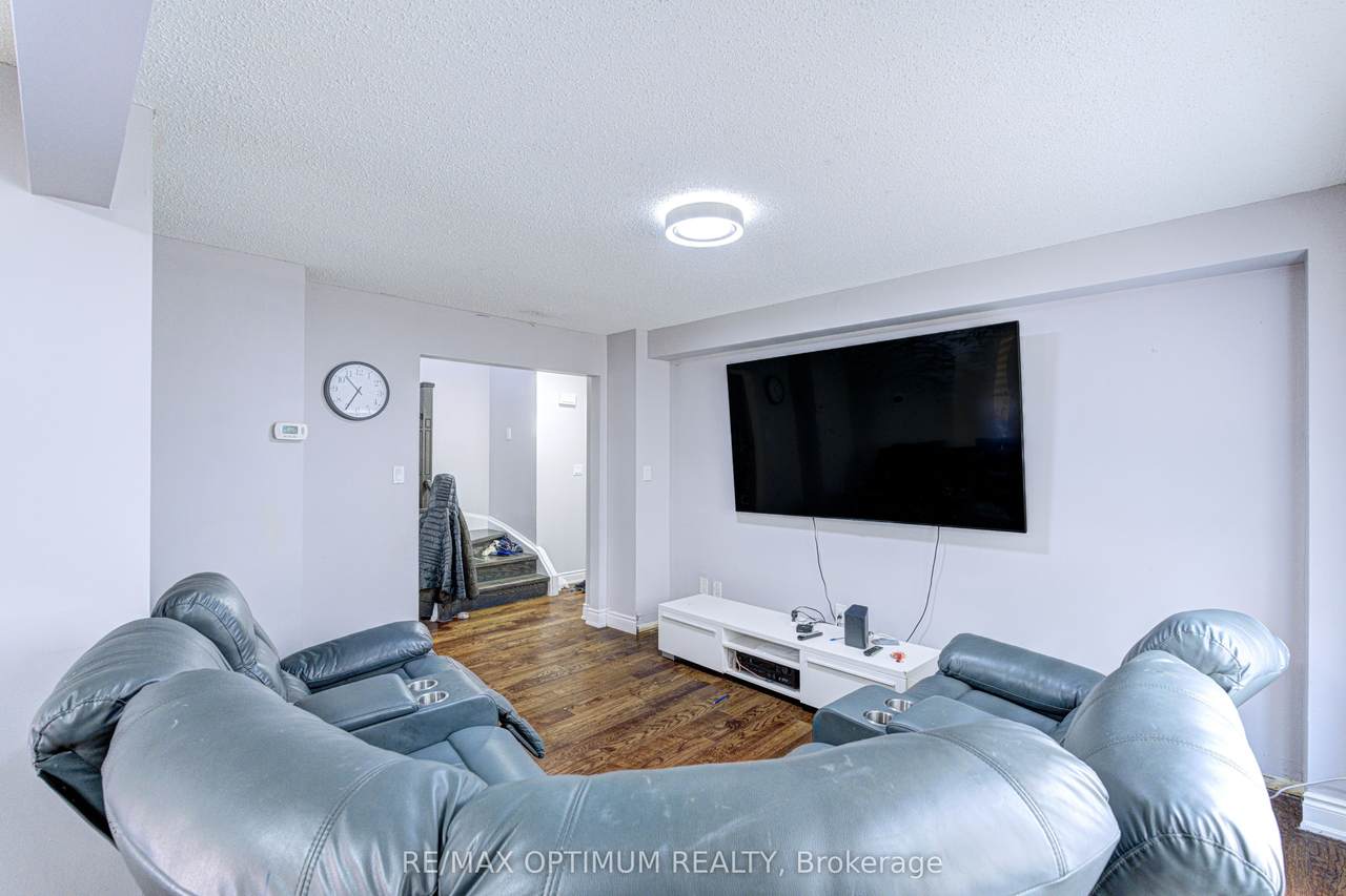 https://bt-photos.global.ssl.fastly.net/toronto/1280_boomver_1_W13518014-1.jpg