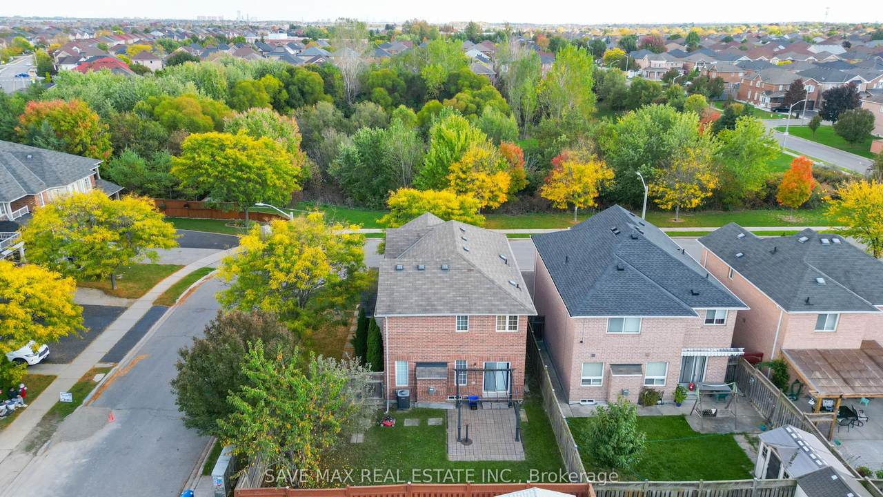 87 Luella Crescent - Photo 1