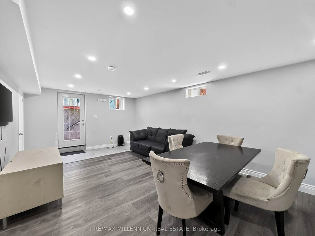 https://bt-photos.global.ssl.fastly.net/toronto/1280_boomver_1_W13520326-1.jpg