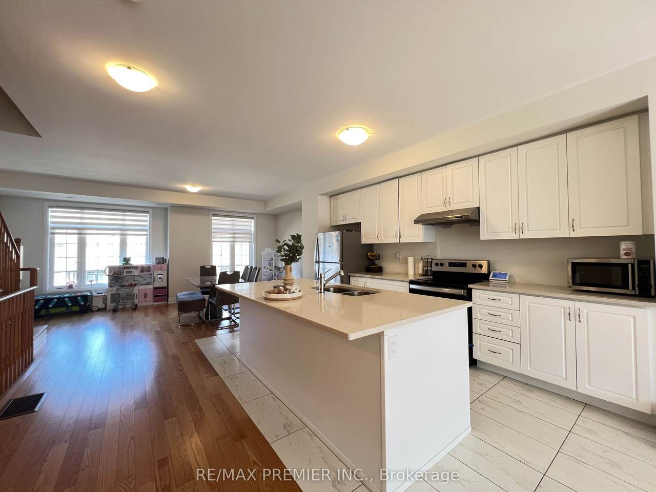 https://bt-photos.global.ssl.fastly.net/toronto/1280_boomver_1_W13534930-1.jpg
