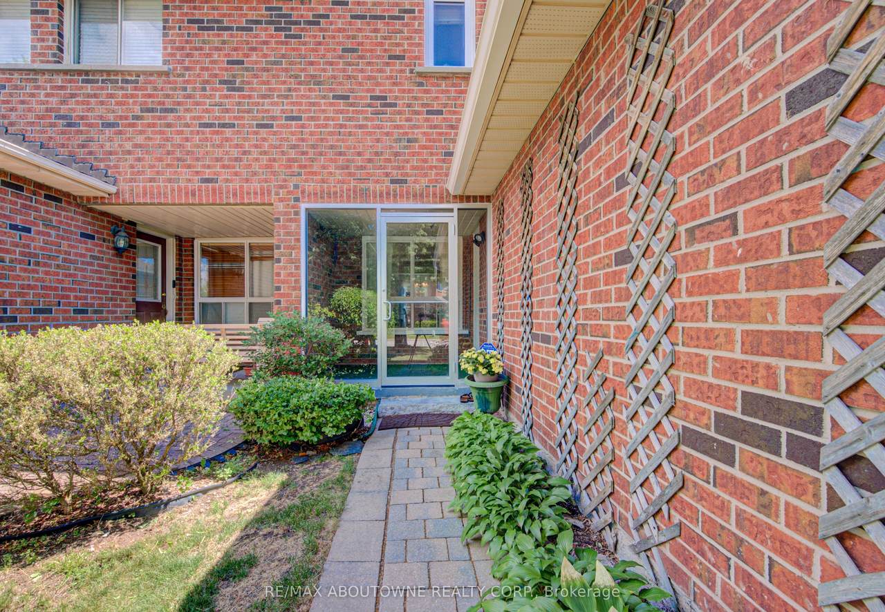 https://bt-photos.global.ssl.fastly.net/toronto/1280_boomver_1_W13549772-1.jpg