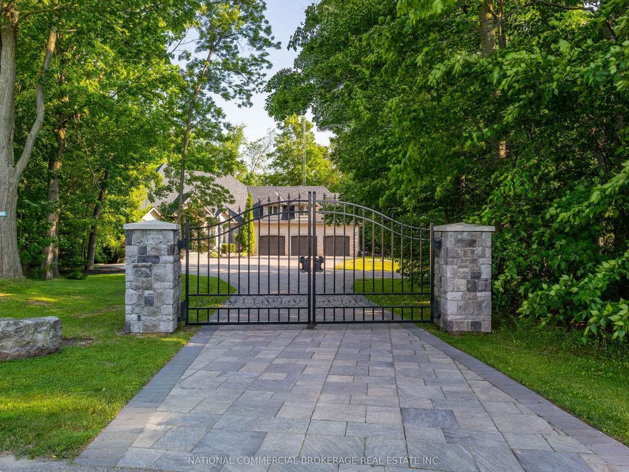 https://bt-photos.global.ssl.fastly.net/toronto/1280_boomver_1_W13598266-1.jpg