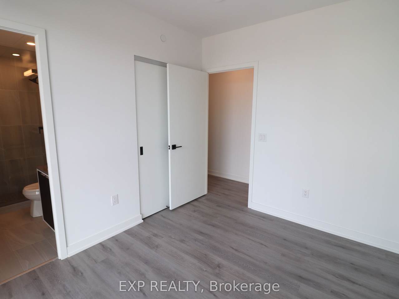 https://bt-photos.global.ssl.fastly.net/toronto/1280_boomver_1_W13607268-1.jpg